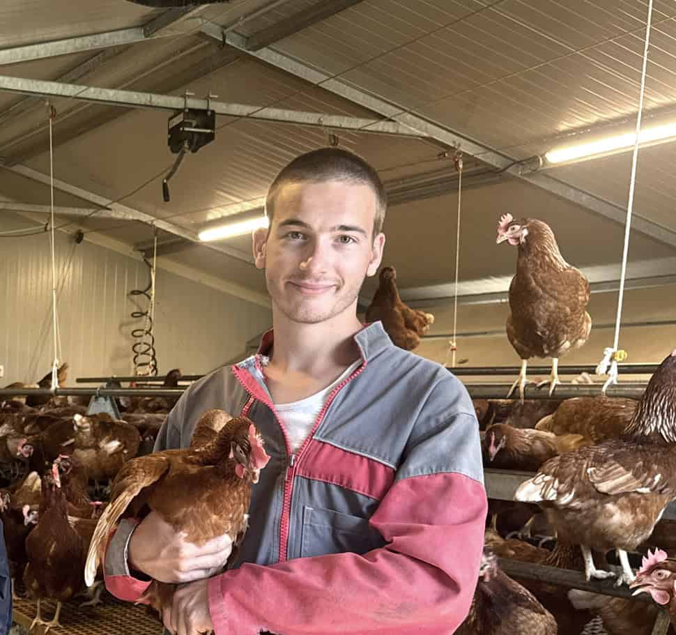 Julien, éleveur de poules pondeuses