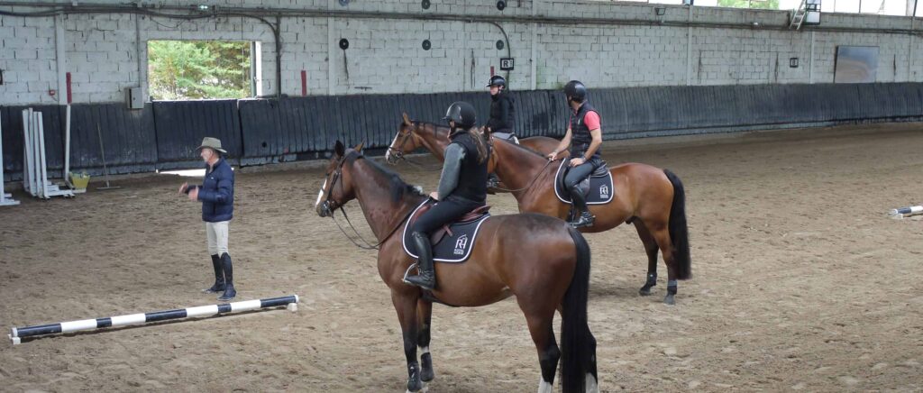 Michel Robert et 3 cavaliers sur leurs chevaux